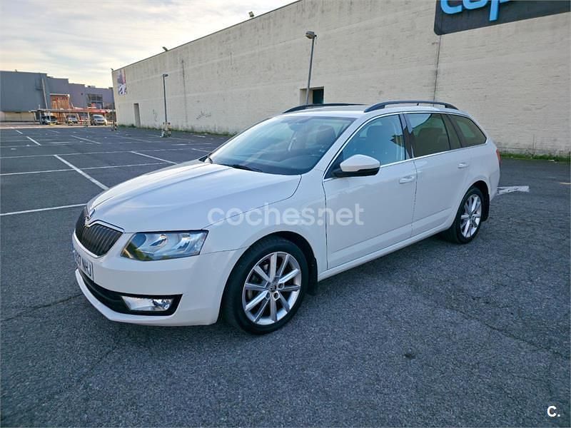 Blanco Usado 2016 Skoda Octavia Style Familiar | 9900 € (Precio justo) - Imagen 1/4