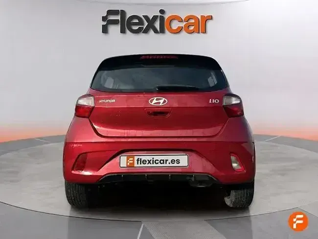 Usado Hyundai i10 67 CV (49 kW) 2023 Rojo Utilitario