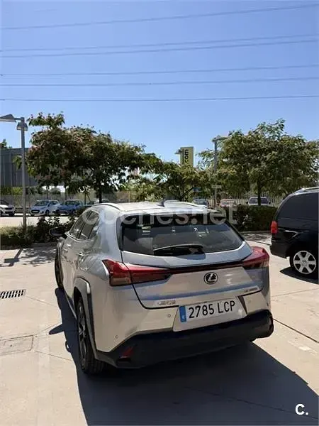 Usado Lexus UX Business Edition 184 CV (135 kW) 2019 Gris / plata SUV
