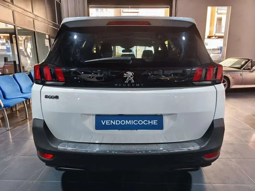 Usado Peugeot 5008 Allure 130 CV (95 kW) 2018 Blanco SUV