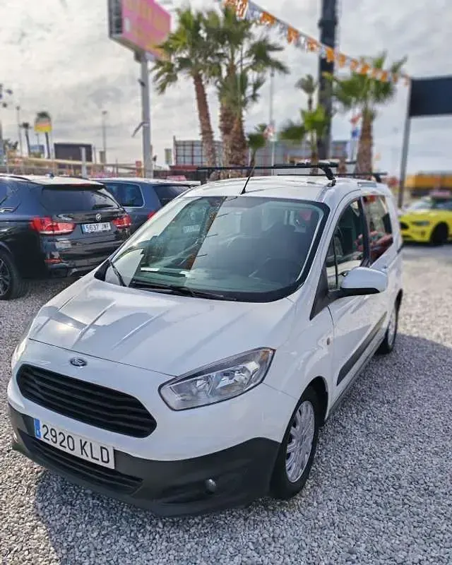 Usado Ford Transit Ambiente 75 CV (55 kW) 2018 Blanco Familiar