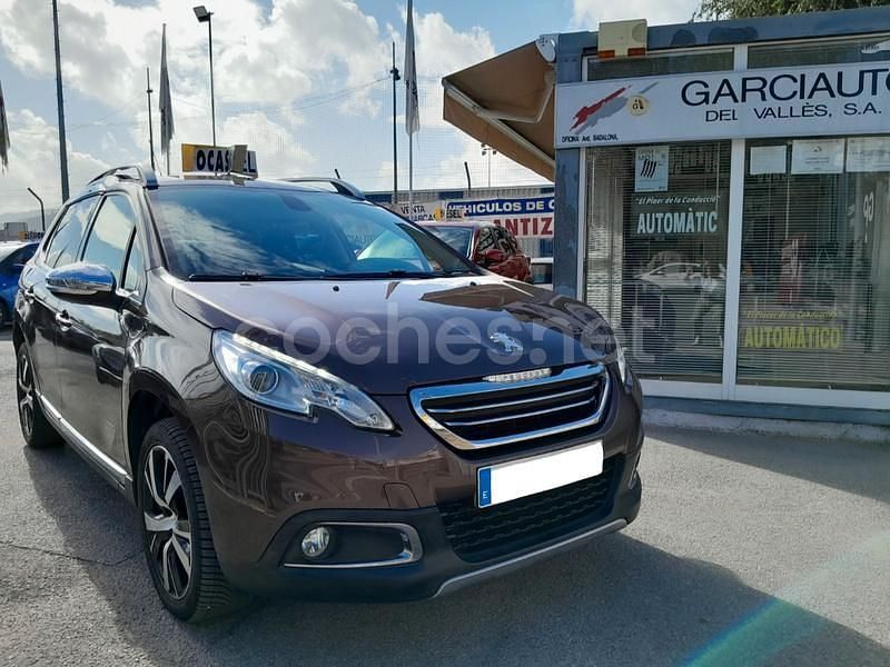 Usado Peugeot 2008 Allure 115 CV (84 kW) 2014 Marrón SUV