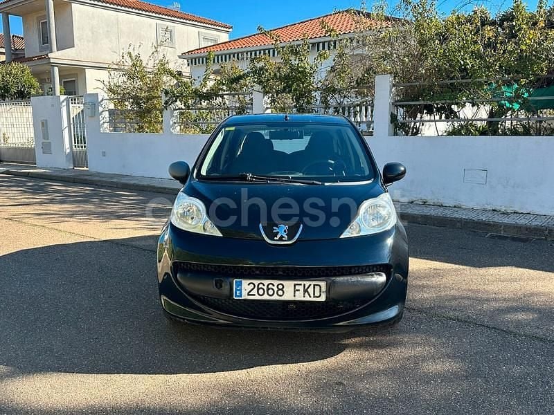 Usado Peugeot 107 54 CV (39 kW) 2007 Negro Utilitario