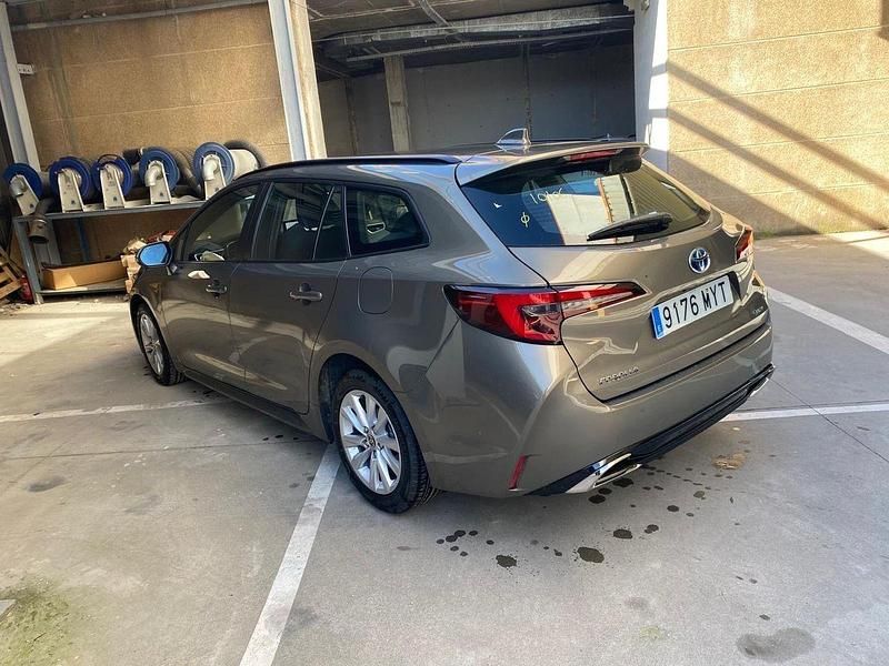Usado Toyota Corolla Active 140 CV (102 kW) 2025 Bronce Familiar