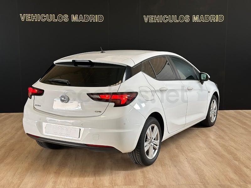 Usado Opel Astra Selective 110 HP (80 kW) 2018 Branco Sedan