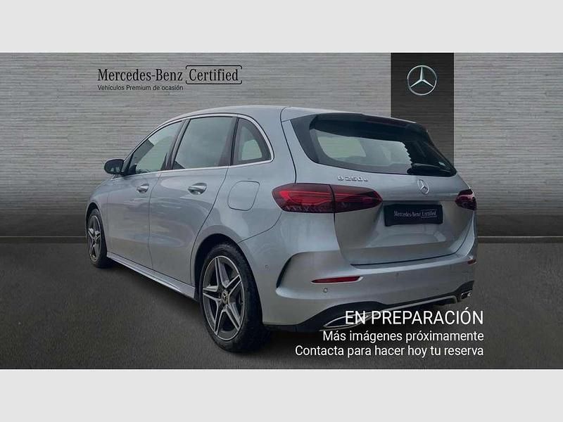 Usado Mercedes E250 218 CV (160 kW) 2025 Plateado Familiar