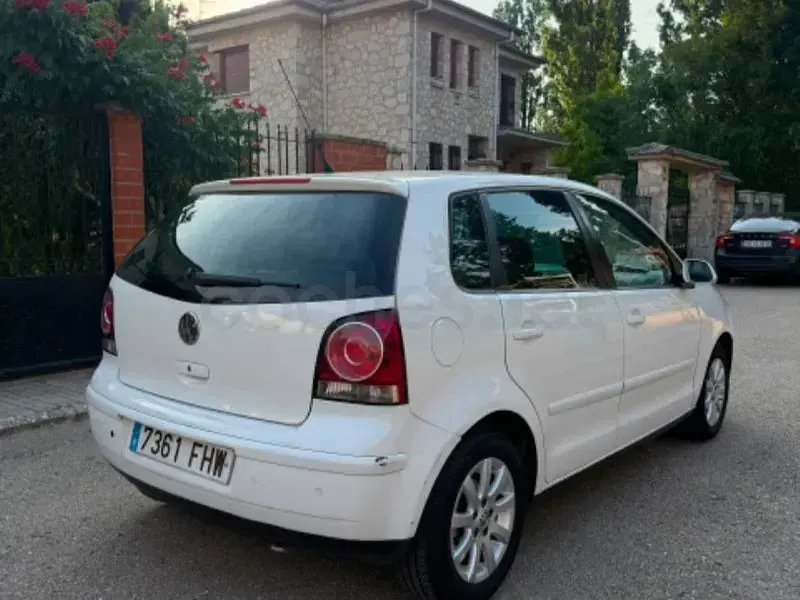 Usado VW Polo Sportline 100 CV (73 kW) 2006 Blanco Utilitario