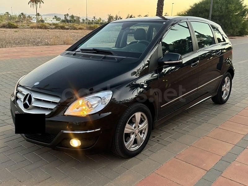 Usado Mercedes B200 136 CV (100 kW) 2011 Negro Monovolumen