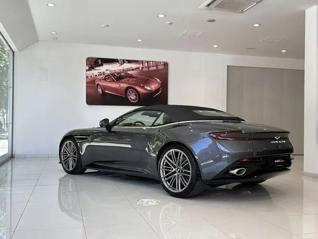 Usado Aston Martin DB12 680 CV (500 kW) 2025 Gris Coupe