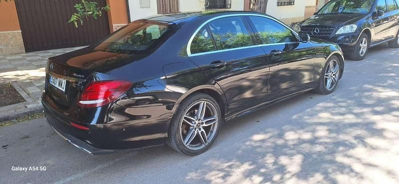Usado Mercedes E220 194 CV (142 kW) 2017 Negro Berlina