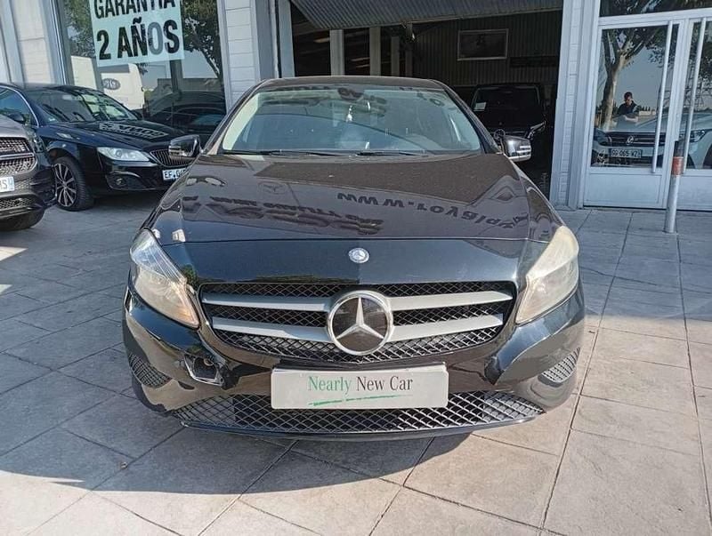 Usado Mercedes A180 Urban 109 CV (80 kW) 2013 Negro Utilitario