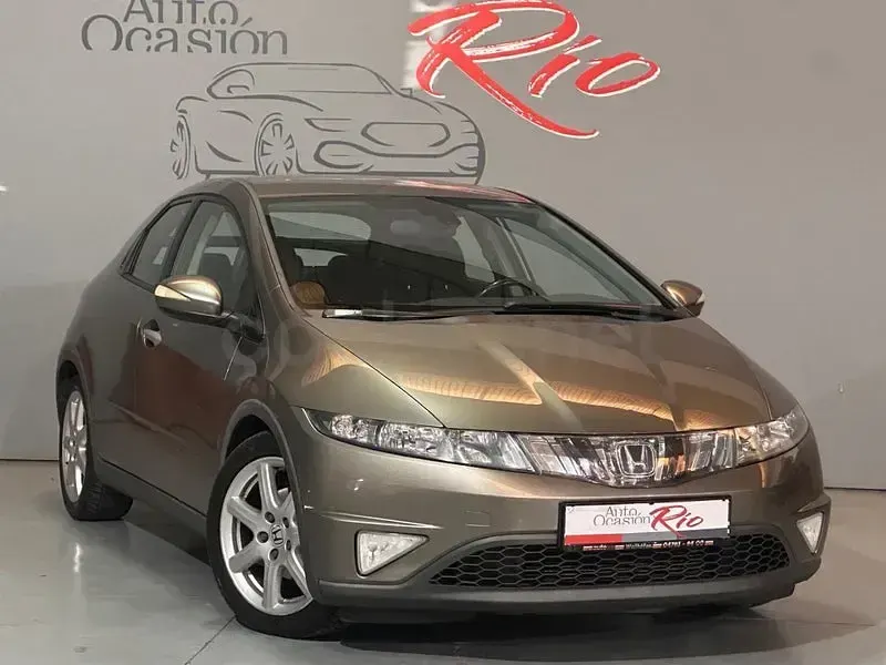 Usado Honda Civic Executive 140 CV (102 kW) 2008 Beige Berlina