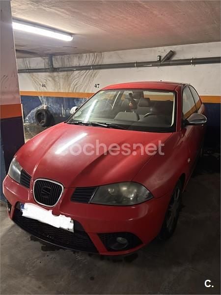 Usado Seat Ibiza Reference 70 CV (51 kW) 2007 Rojo Berlina
