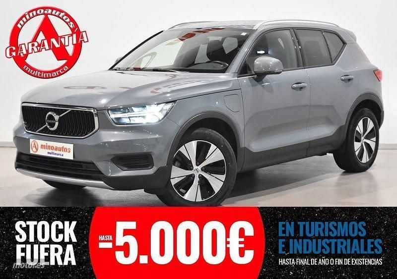 Gris Usado 2020 Volvo XC40 Momentum SUV | 24.890 € (Un poco caro) - Imagen 1/4