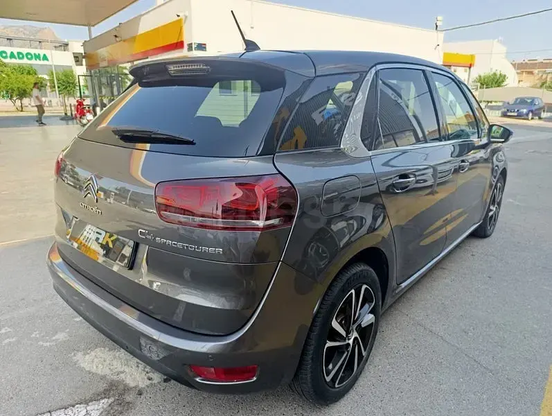 Usado Citroën C4 SpaceTourer Feel 130 CV (95 kW) 2020 Gris / plata Monovolumen