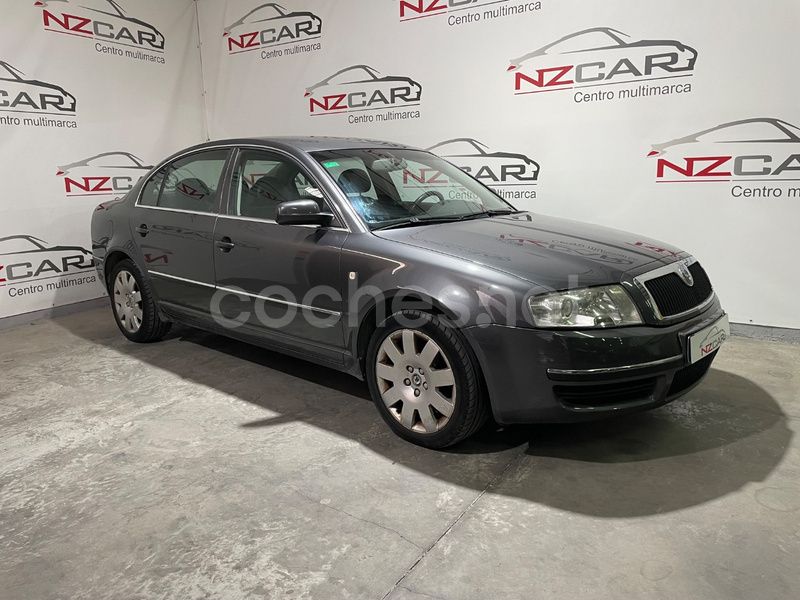 Gris / plata Usado 2002 Skoda Superb Comfort Berlina | 3999 € - Imagen 1/4