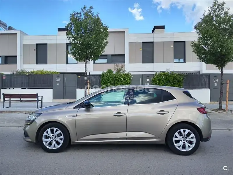 Usado Renault Mégane LIMITED 130 CV (95 kW) 2018 Beige Berlina