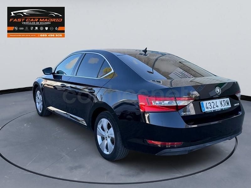 Usado Skoda Superb SportLine 150 CV (110 kW) 2018 Negro Berlina