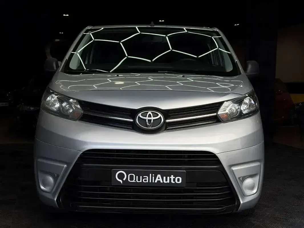 Usado Toyota Proace Advance 120 CV (88 kW) 2019 Gris Monovolumen