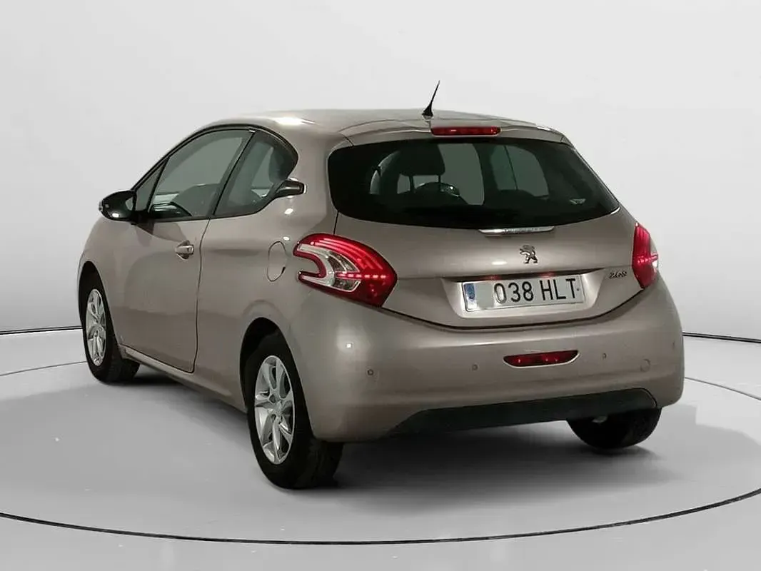 Usado Peugeot 208 Active 82 CV (60 kW) 2012 Gris Utilitario