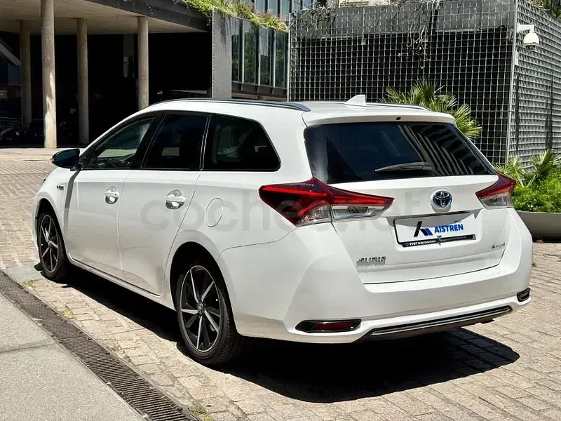 Usado Toyota Auris Hybrid 136 CV (100 kW) 2018 Blanco Familiar