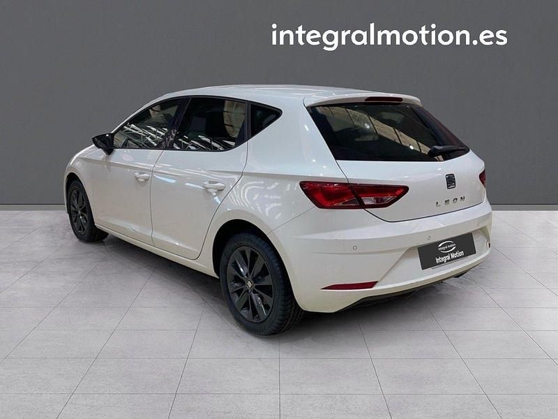 Usado Seat Leon Style 115 CV (84 kW) 2020 Blanco Familiar