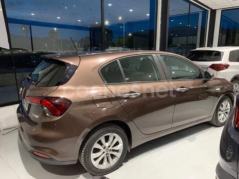 Usado Fiat Tipo Sport 95 CV (69 kW) 2019 Marrón Berlina