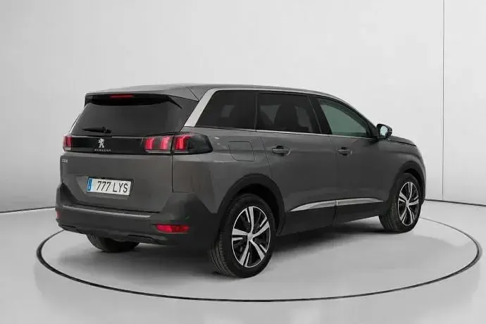 Usado Peugeot 5008 Allure 131 CV (96 kW) 2022 Gris SUV