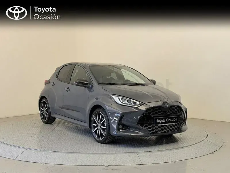 Usado Toyota Yaris Hybrid Sport 130 CV (95 kW) 2025 Gris / plata Berlina