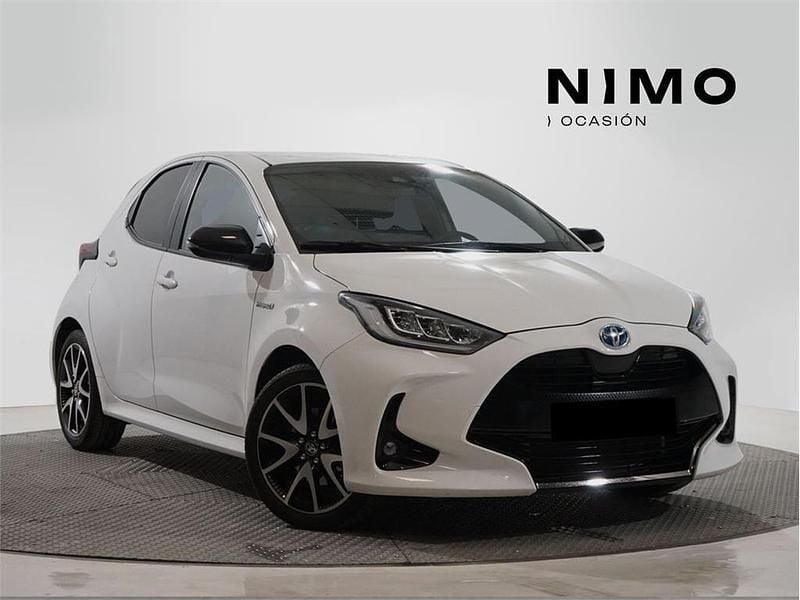 Blanco Usado 2021 Toyota Yaris Hybrid Style Berlina | 20.990 € (Un poco caro) - Imagen 1/4