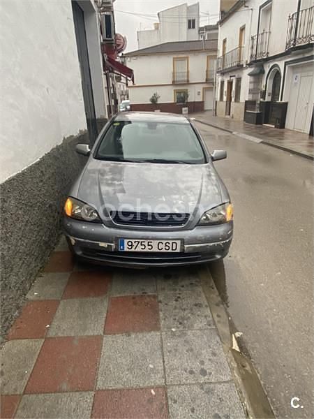 Usado Opel Astra Edition 80 CV (58 kW) 2004 Gris / plata Berlina