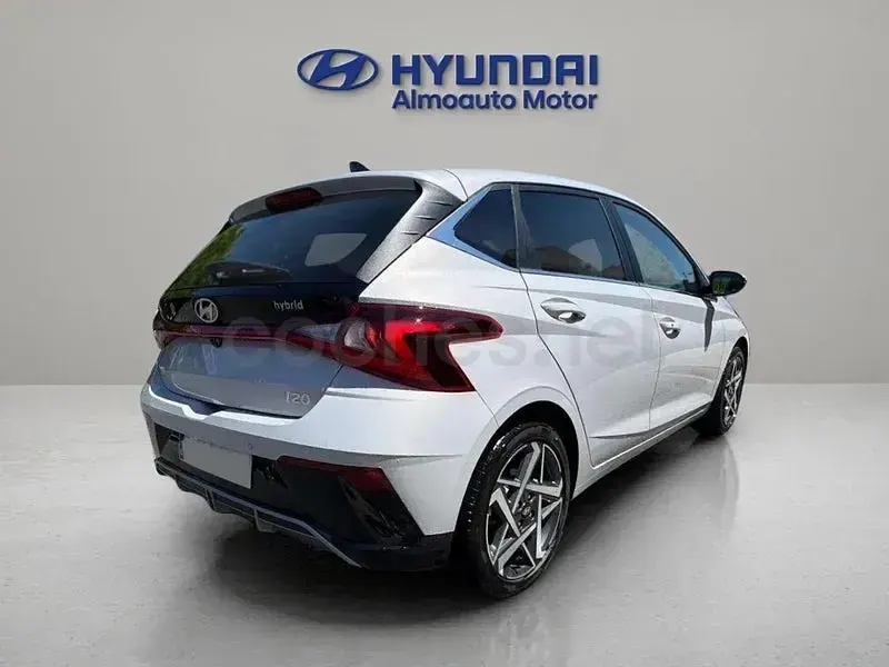 Usado Hyundai i20 100 CV (73 kW) 2023 Gris / plata Utilitario