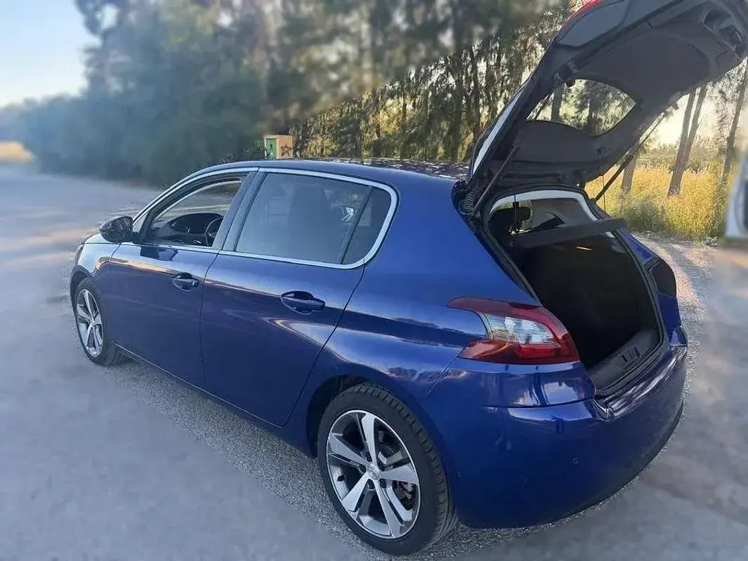Usado Peugeot 308 Allure 120 CV (88 kW) 2017 Azul Utilitario