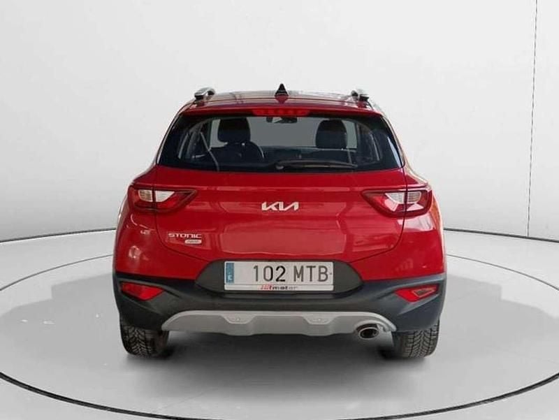 Usado Kia Stonic 101 HP (74 kW) 2024 Vermelho SUV