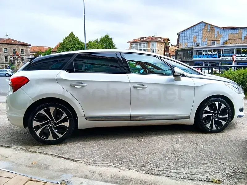 Usado Citroën DS5 Style 163 CV (119 kW) 2012 Blanco Utilitario