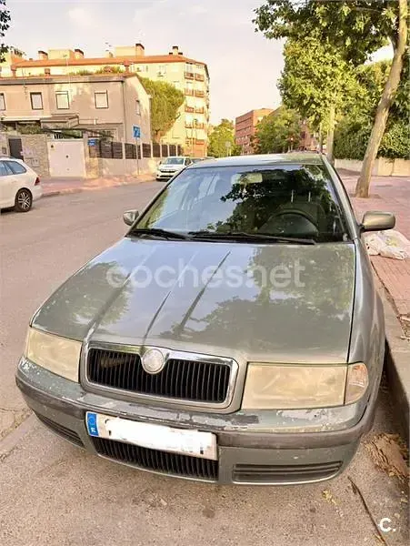Usado Skoda Octavia Ambiente 90 CV (66 kW) 2001 Verde Berlina