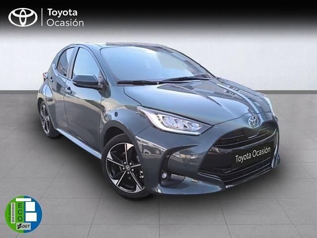 Usado Toyota Yaris Style 120 CV (88 kW) 2025 Verde Utilitario