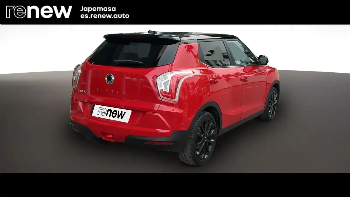 Usado SsangYong Tivoli Limited 115 CV (84 kW) 2017 Flaming red SUV