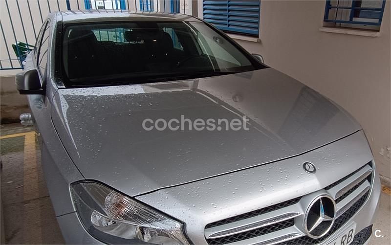 Usado Mercedes A180 Style 109 CV (80 kW) 2016 Gris / plata Berlina