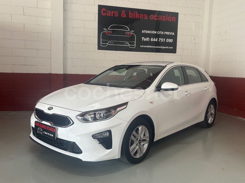 Blanco Usado 2021 Kia Ceed Berlina | 13.990 € (Buen precio) - Imagen 1/4