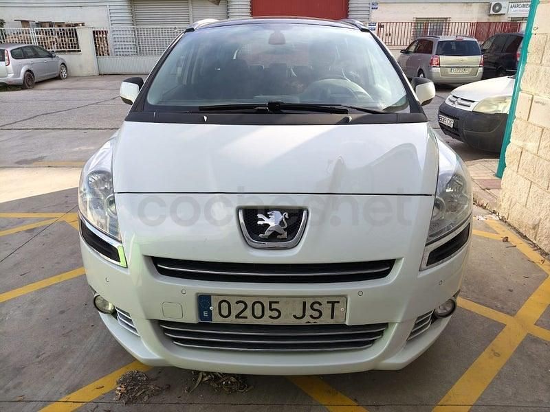 Usado Peugeot 5008 Allure 115 CV (84 kW) 2013 Blanco Monovolumen