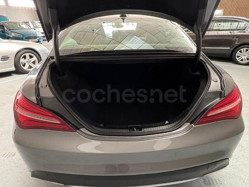Usado Mercedes CLA200 136 CV (100 kW) 2018 Gris / plata Berlina