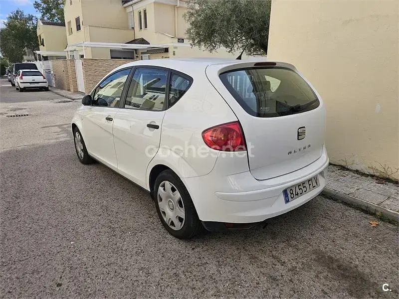 Usado Seat Altea Reference 105 CV (77 kW) 2007 Blanco Monovolumen