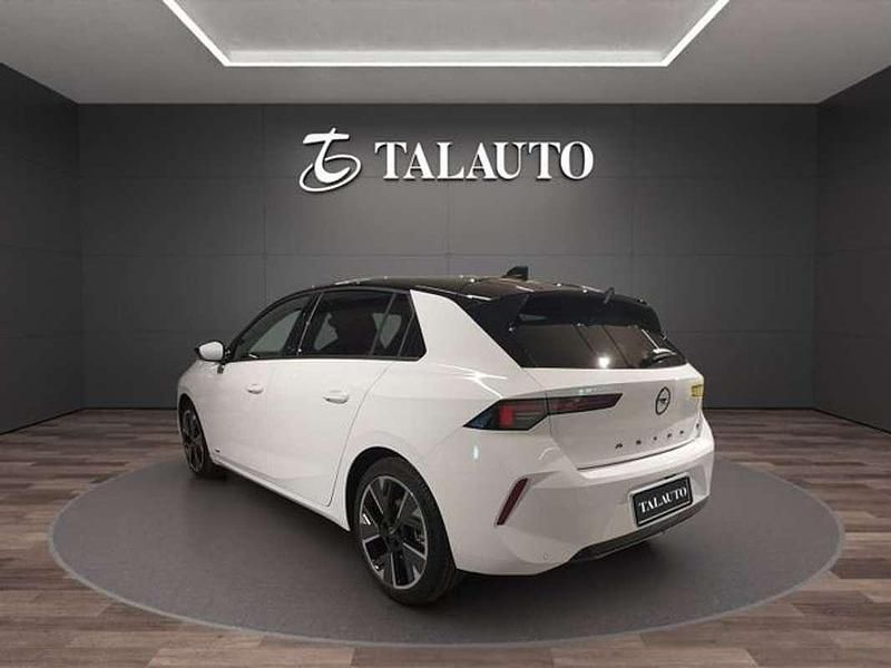 Usado Opel Astra 114 kW (156 CV) 2023 Blanco Berlina