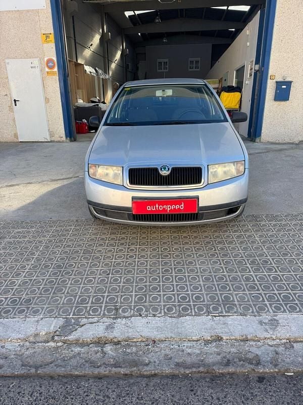 Gris Usado 2001 Skoda Fabia Comfort Berlina | 2495 € (Precio justo) - Imagen 1/4