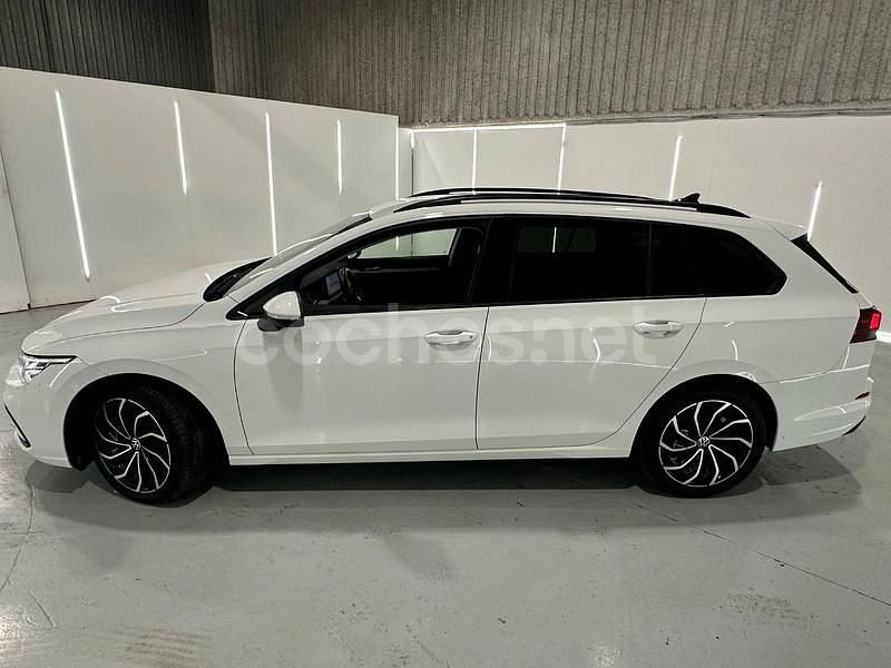 Usado VW Golf VIII Life 110 CV (80 kW) 2021 Blanco Familiar