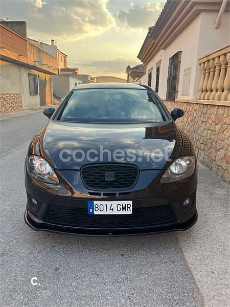 Negro Usado 2009 Seat Leon Sport Berlina | 5800 € (Precio justo) - Imagen 1/4