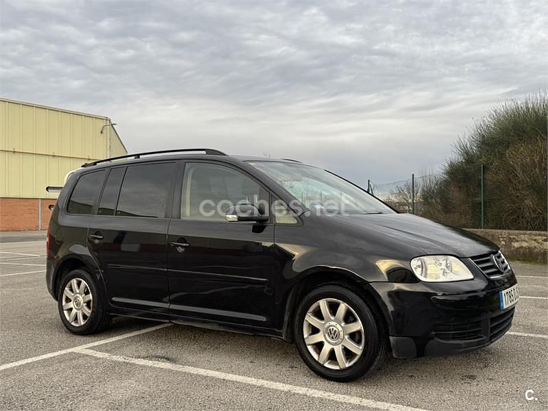 Negro Usado 2005 VW Touran Trendline Monovolumen | 4300 € (Precio justo) - Imagen 1/4