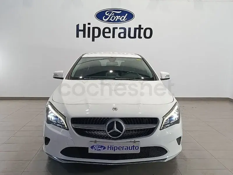 Usado Mercedes CLA200 Shooting Brake 136 CV (100 kW) 2018 Blanco Familiar