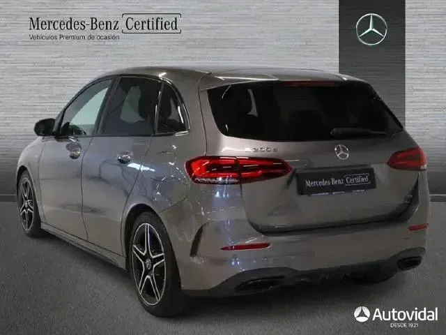 Usado Mercedes B200 150 CV (110 kW) 2022 Gris montaña Utilitario